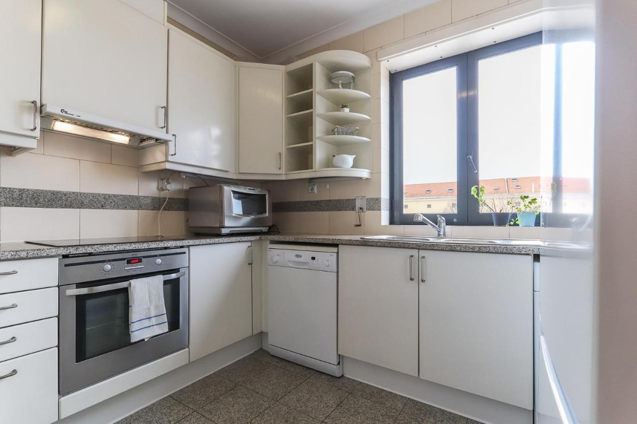 Vita Portucale ! Modern Apartment With Garage Lisbon Bagian luar foto