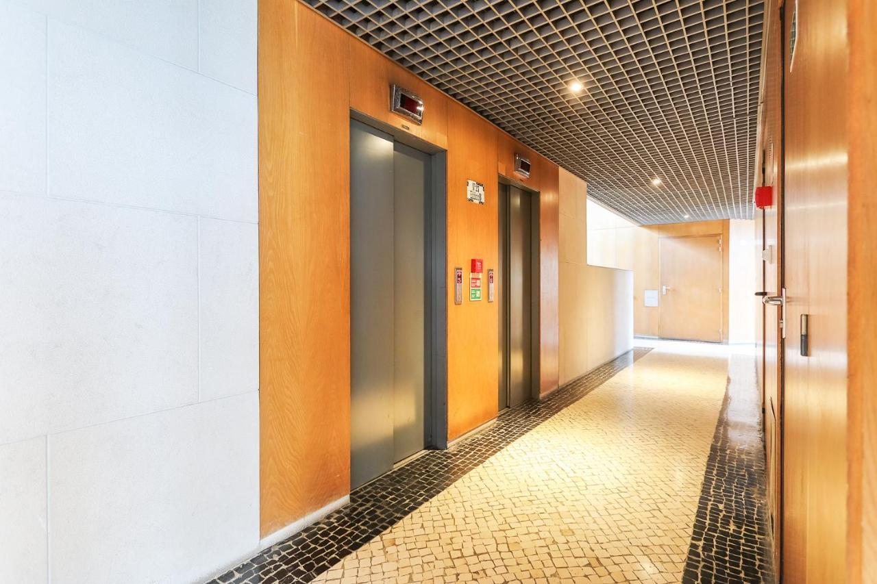 Vita Portucale ! Modern Apartment With Garage Lisbon Bagian luar foto